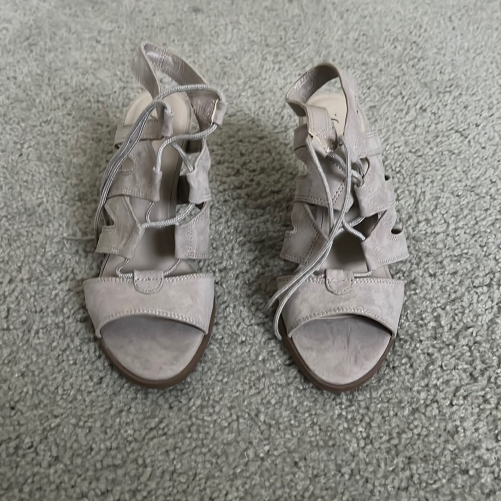 Simply Vera Heels